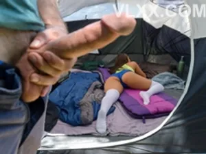 "Cô gái JK dễ thương" hét lên và vừa dâm đãng vừa quyến rũ...- Diễn viên chính Cola